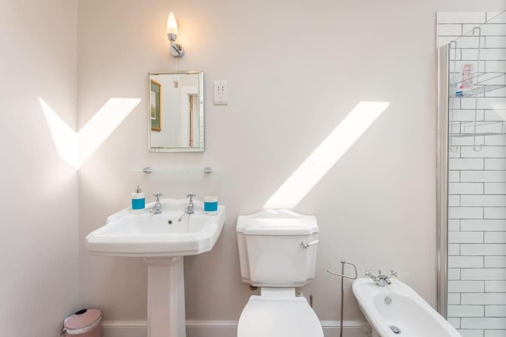 Апартаменты Stylish Self Contained Studio Near Glasgow Airport Lochwinnoch Экстерьер фото